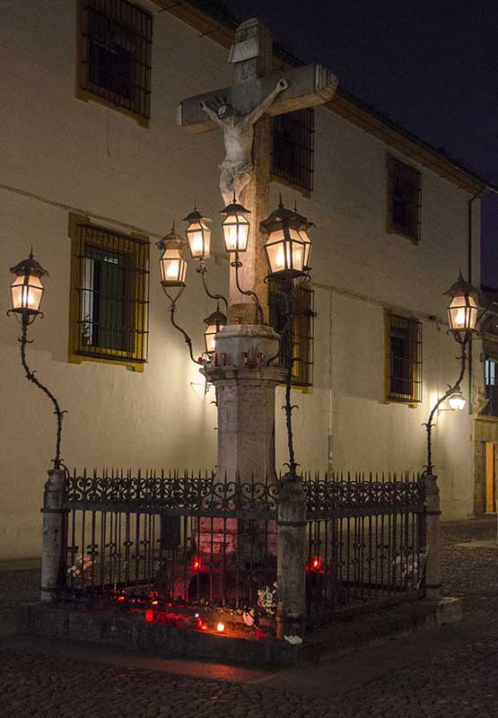 Córdoba 107 - plaza de Capuchinos y Cristo de los Faroles - imagen nocturna.jpg